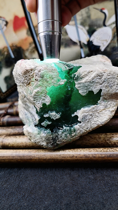 【半山溯源·傳世典藏】典藏級開窗原石高端系列 Banshan Origin: Heirloom Raw Jadeite - Museum-Grade Open-Window Rough Stone Collection
